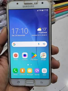 Samsung J7