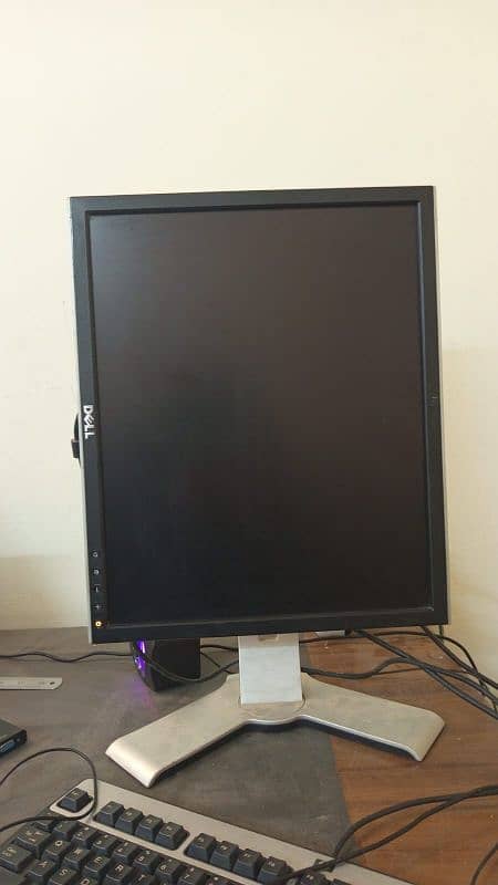 Dell Square 19" inch LCD screen 1