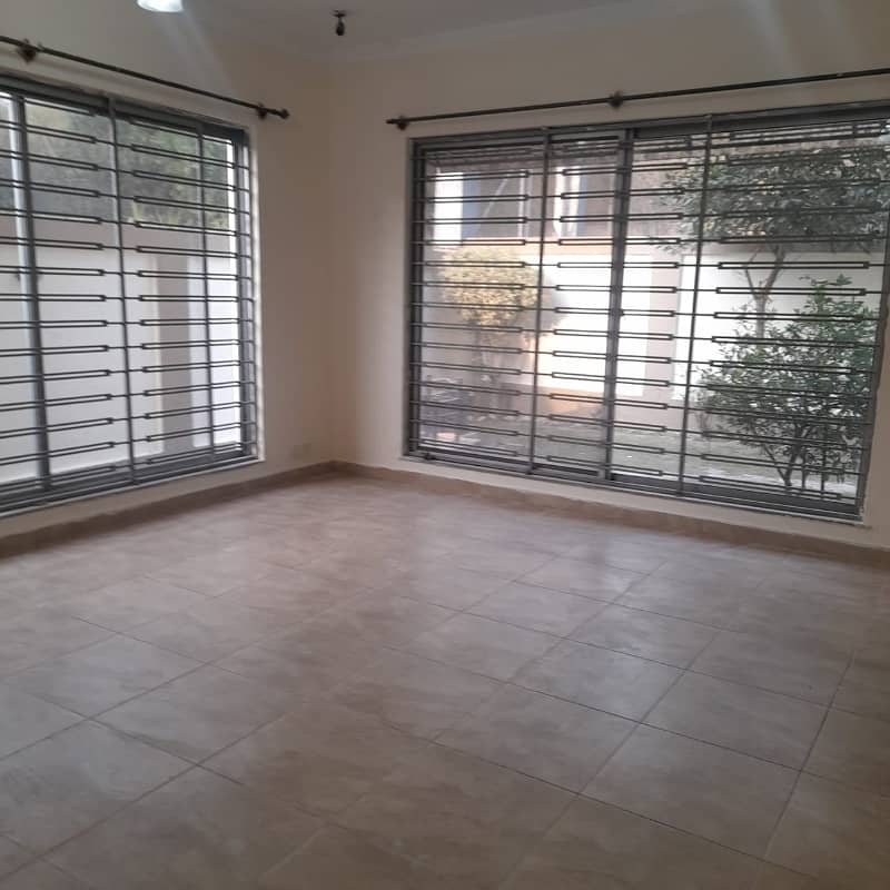 12 Marla house defence Villas for rent 10