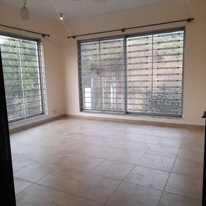 12 Marla house defence Villas for rent 11