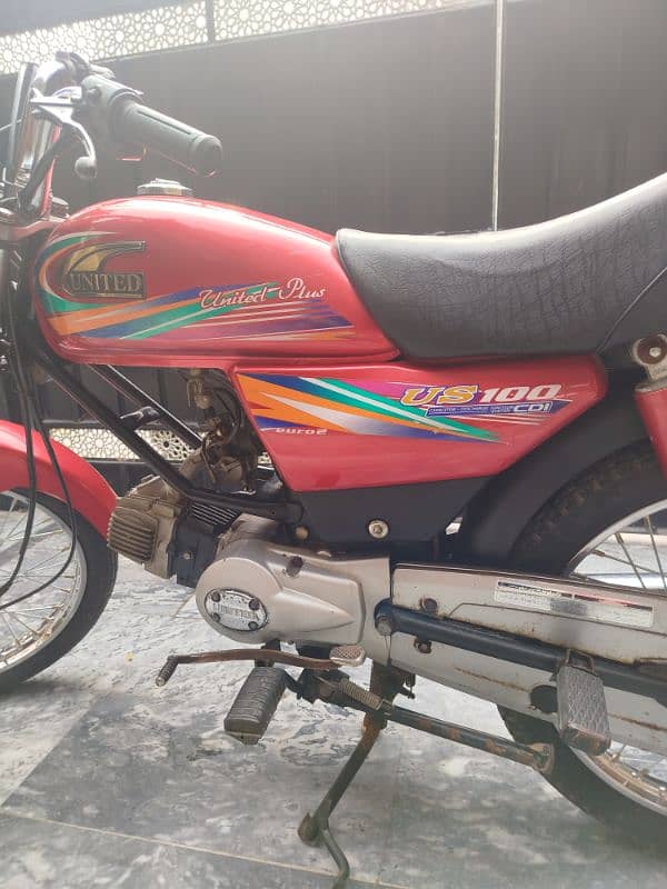 United 100 CC motorcycle in total genuine condition. 3