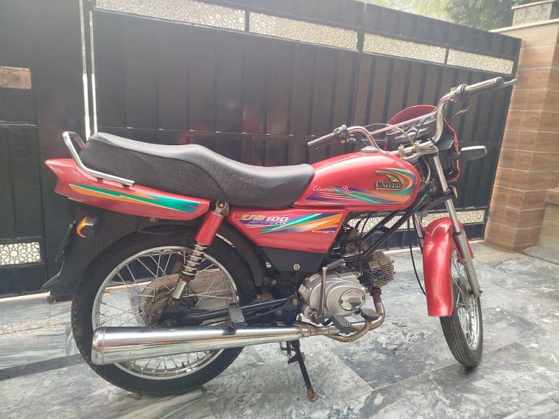 United 100 CC motorcycle in total genuine condition. 5