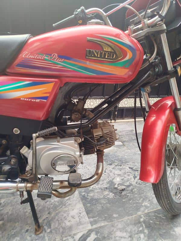 United 100 CC motorcycle in total genuine condition. 6