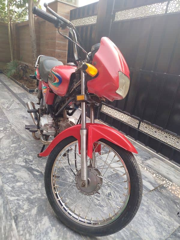 United 100 CC motorcycle in total genuine condition. 8