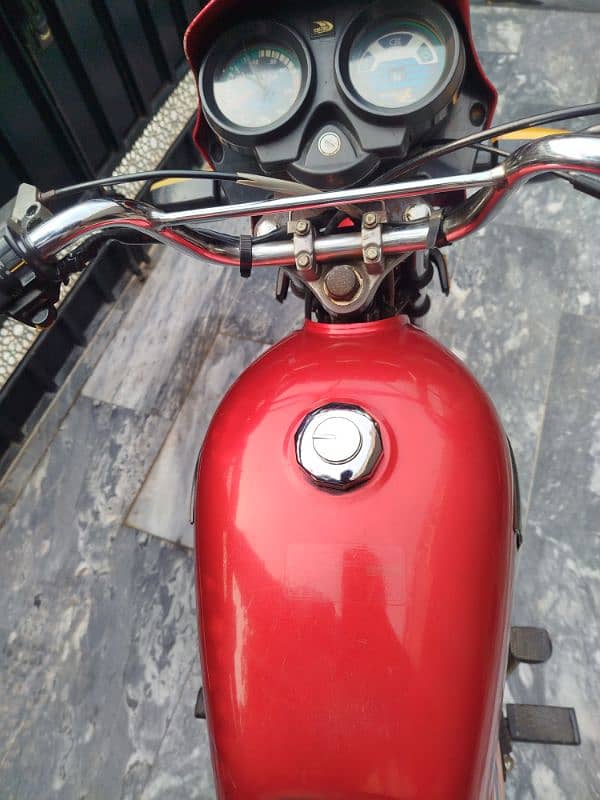 United 100 CC motorcycle in total genuine condition. 11