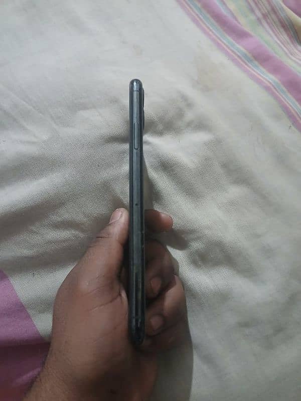 iphone 11pro max nonpta factory unlocked  10/10 face I'd disable 2