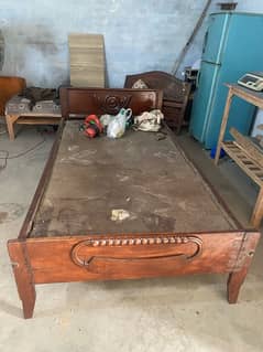 saara Bed Sheesham Ki wood ka bna hua hay aur final price 5.5k hay