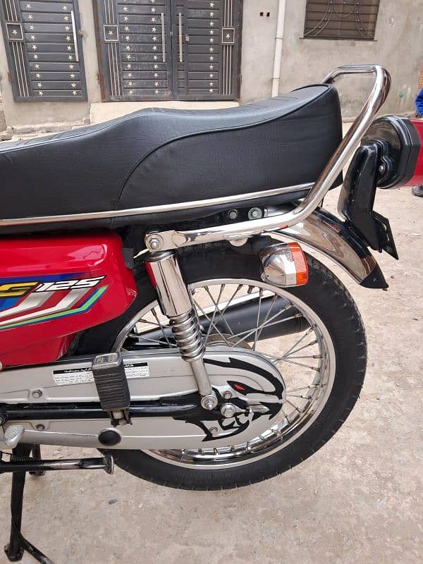 Honda 125 2022 model 10/08 19k driven 4