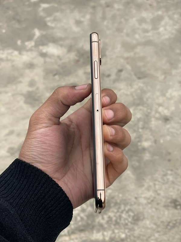 iPhone XS Max - 256Gb - Non PTA Approved Glitches - 100% Health 3