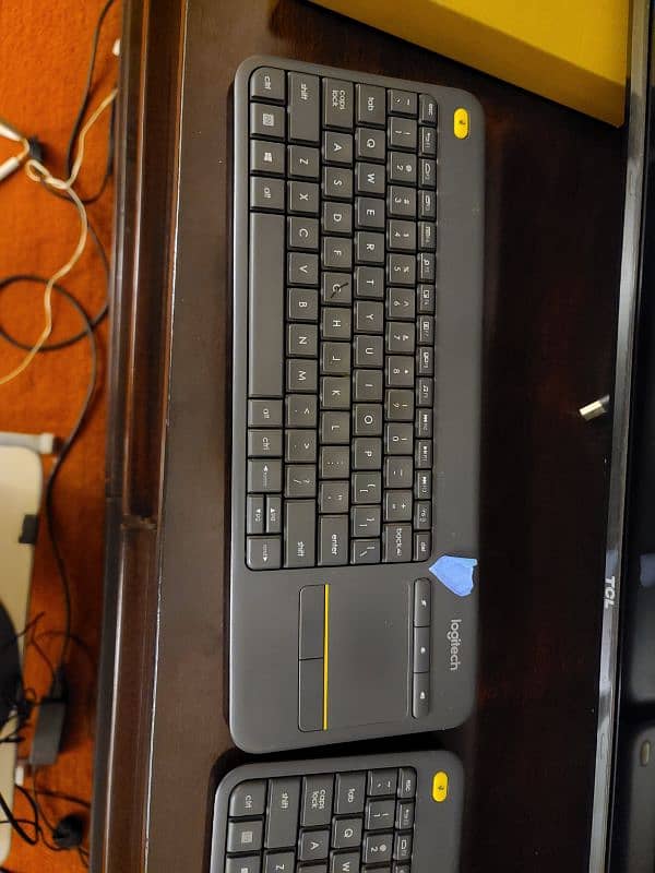 Wireless keyboard and Mouse 1