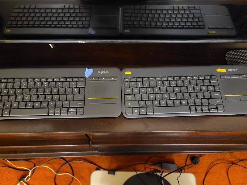 Wireless keyboard and Mouse 4