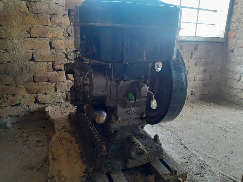 فارا FARA پیٹر انجن engene  25 hp  serf ek mahena use ho Aa hy 2