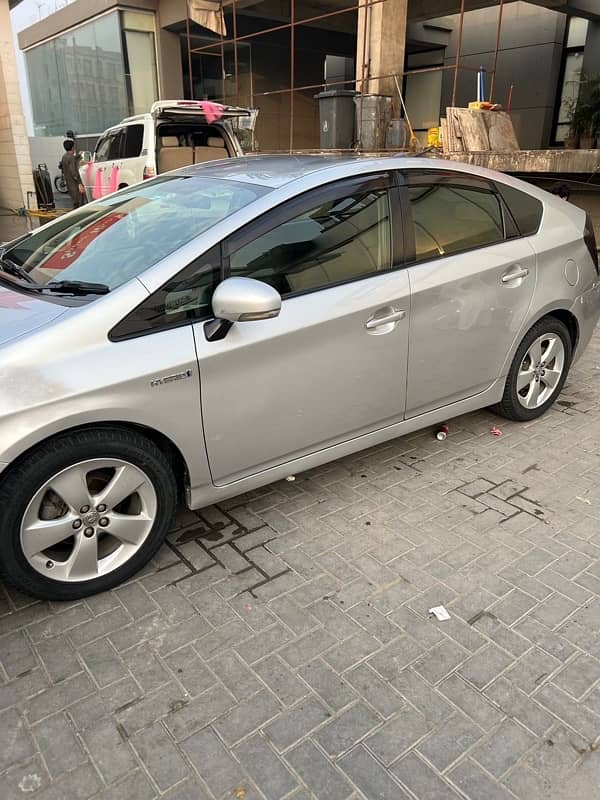 Toyota Prius 2011 3