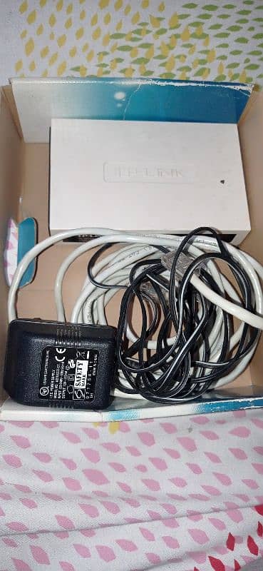 TP Link SF100 5D Switch Just like new used 1 month only 2