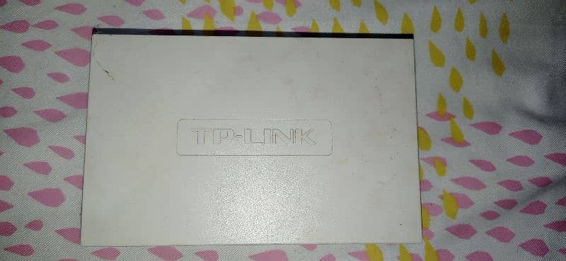 TP Link SF100 5D Switch Just like new used 1 month only 7