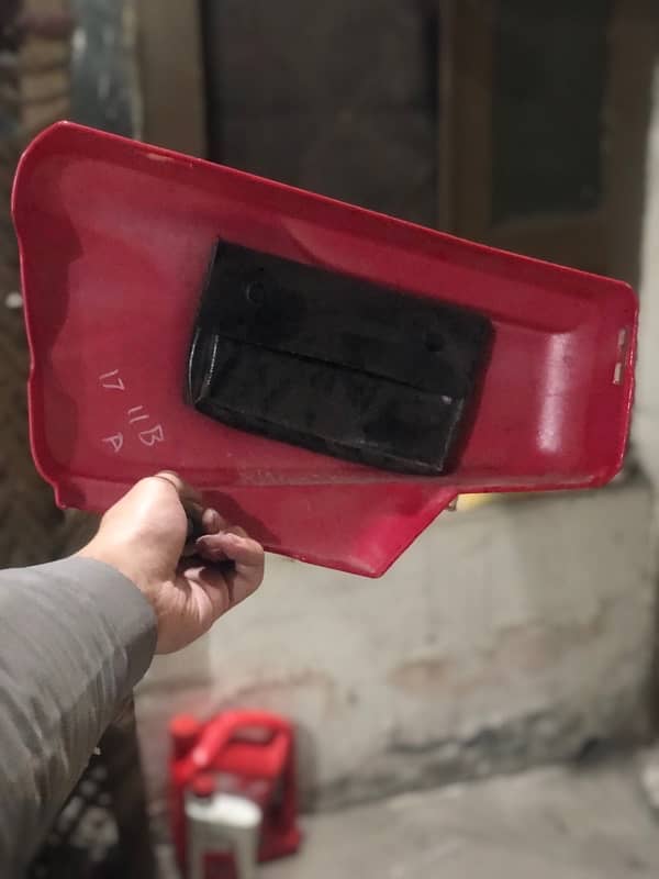 CG 125 RIGHT SIDE COVER & SIDE MIRRORS 1