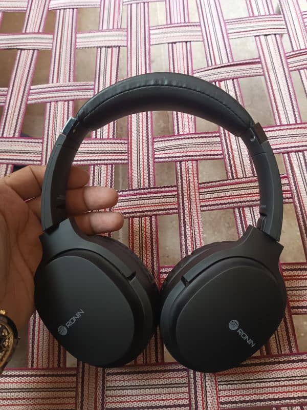 Ronin R4400 Headphones Available 0