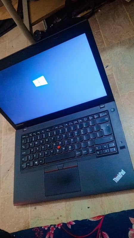 Lenovo Thinkpad t450 i5 5th gen 12 gb ram 500 gb hdd 1