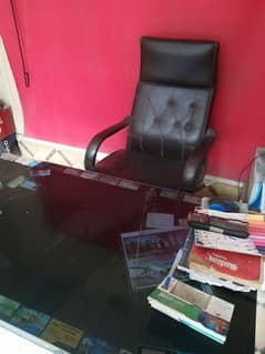 office chair and table 03226814332