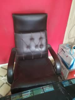 office chair and table 03226814332