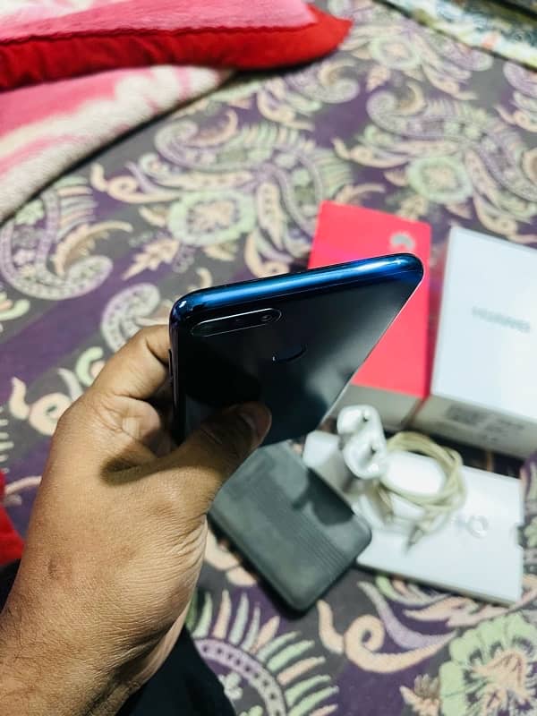 Huawei Y7 prime (3gb/32gb)urgent Sale. 0/3/0/6/4/3/9/8/4/3/0 9