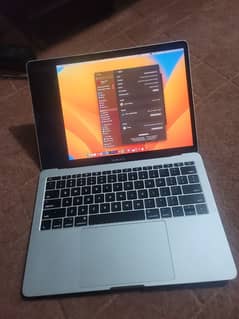 MacBook pro 2017 core i5 8 GB 256 GB 13 inch