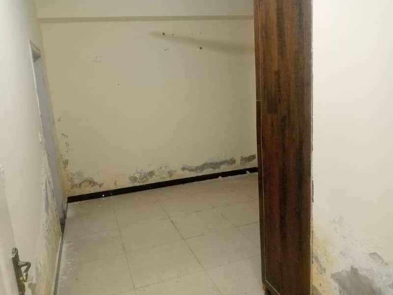 Flat for rent available ground floor in khanna pull near sanam chowk 7