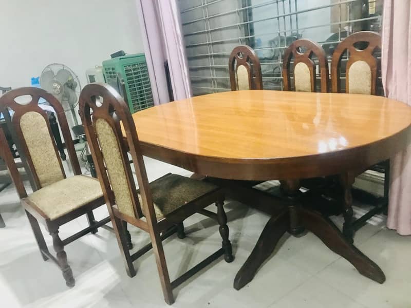 Dinning Table and chairs for sale in very good condition 3