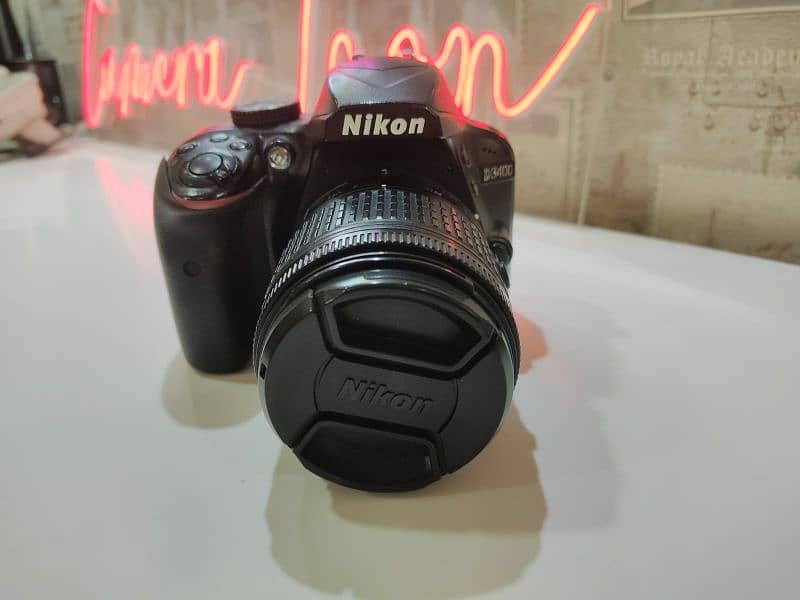 Nikon D3400 with 18-55mm lens 4