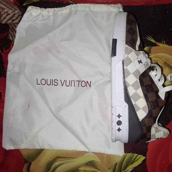 LV original shoes for sale . 0