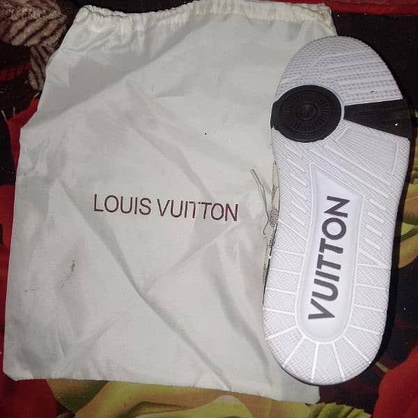 LV original shoes for sale . 1