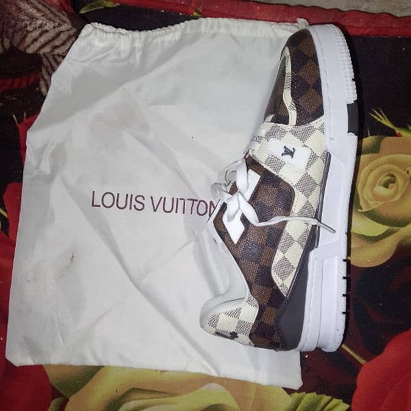 LV original shoes for sale . 2