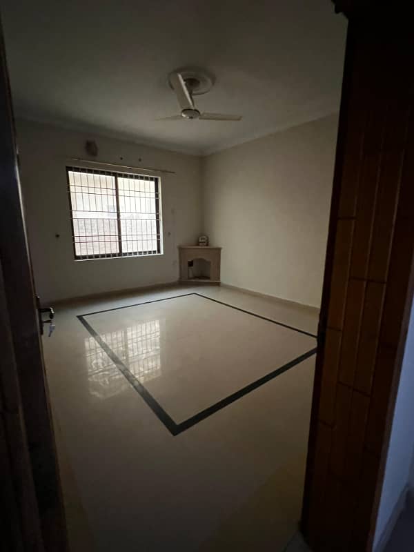 10 Marla 5 bedroom house for rent phase 3 bahria town Rawalpindi 1