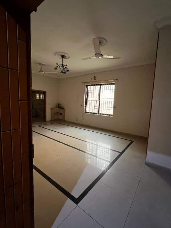 10 Marla 5 bedroom house for rent phase 3 bahria town Rawalpindi 6