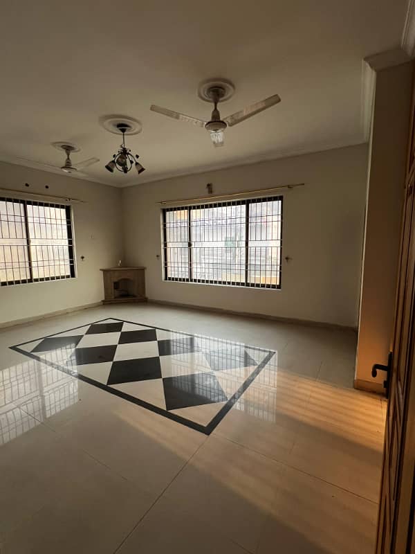 10 Marla 5 bedroom house for rent phase 3 bahria town Rawalpindi 10