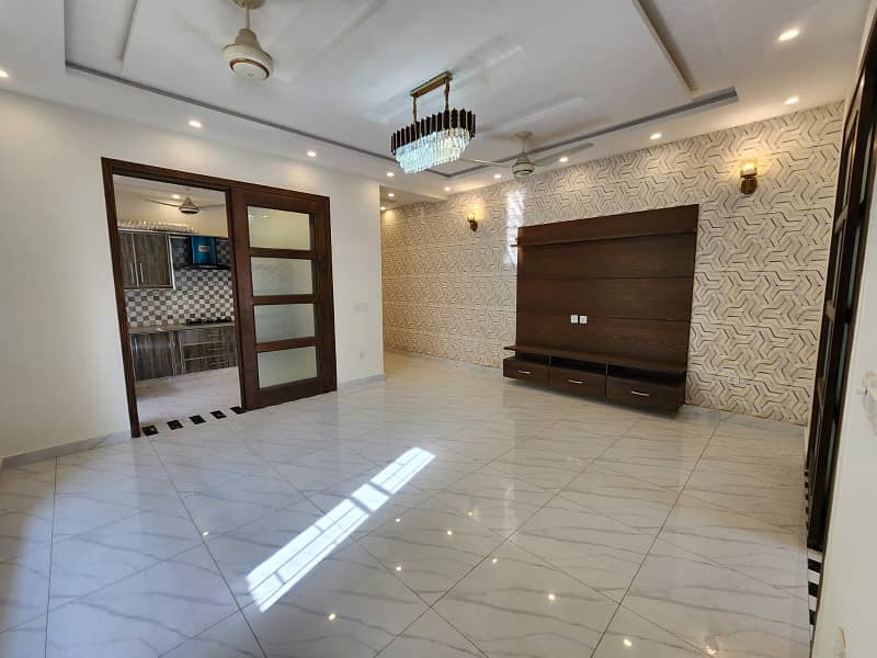 10 Marla Duplex Houses Available For Sale Near Emporium Mall In Johar Town 7