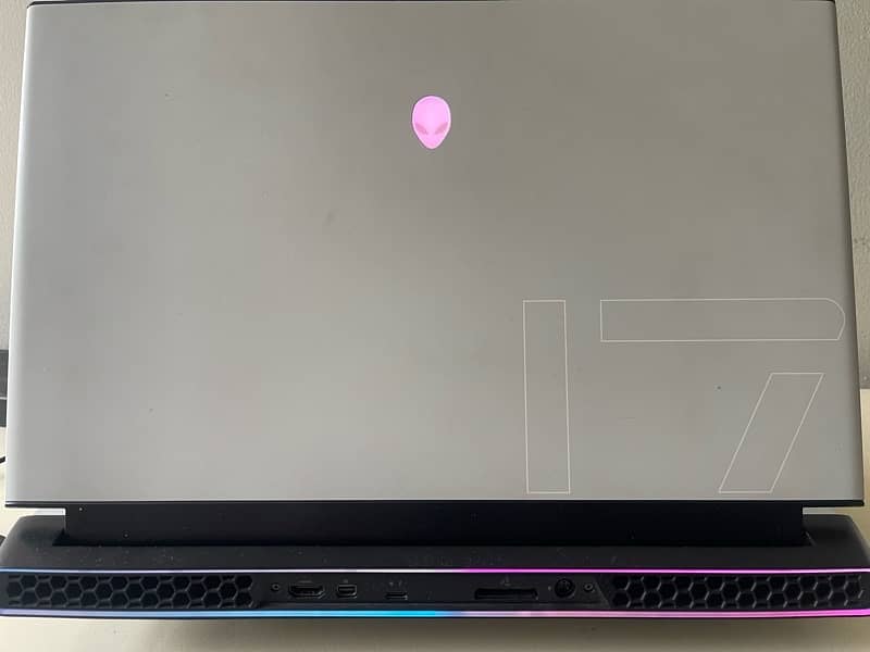 Alienware m17 r4 2