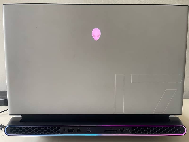 Alienware m17 r4 3