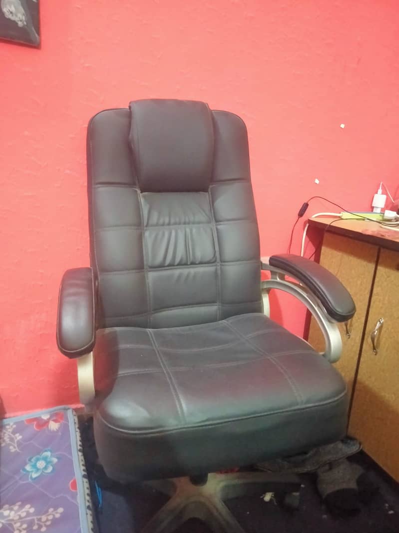 Chair for sale 4thousd only 0