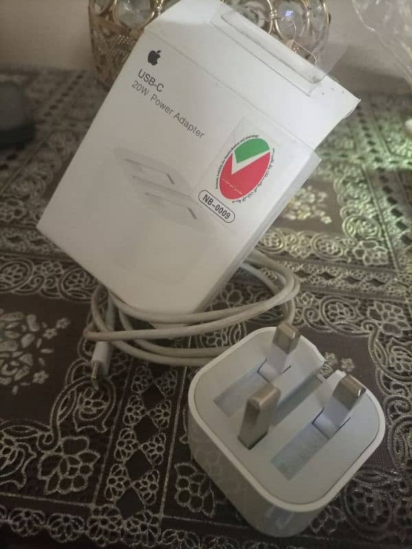 apple orignal adapter n cable 0