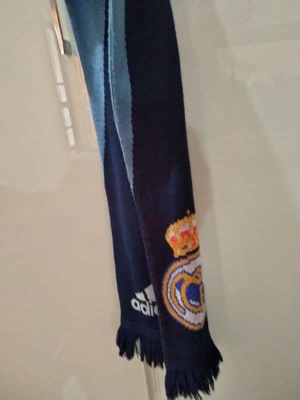 Real Madrid Muffler 1