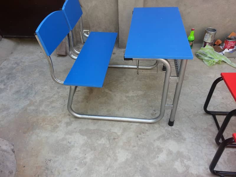 School Round/Tables/Chairs/Desks/Benches 11