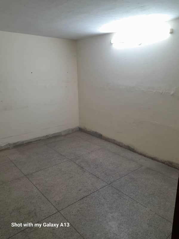 Garden Town 1 Kanal 3 rooms Upper Protion for rent 0