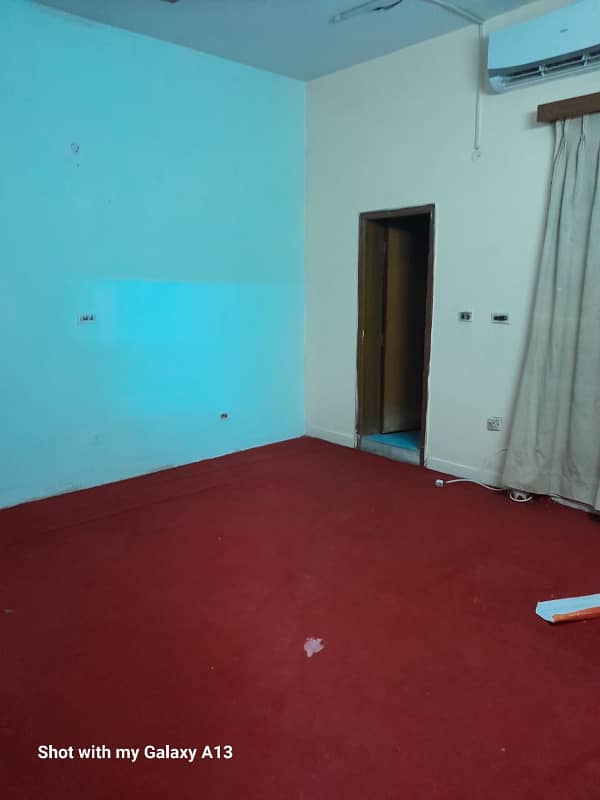 Garden Town 1 Kanal 3 rooms Upper Protion for rent 2