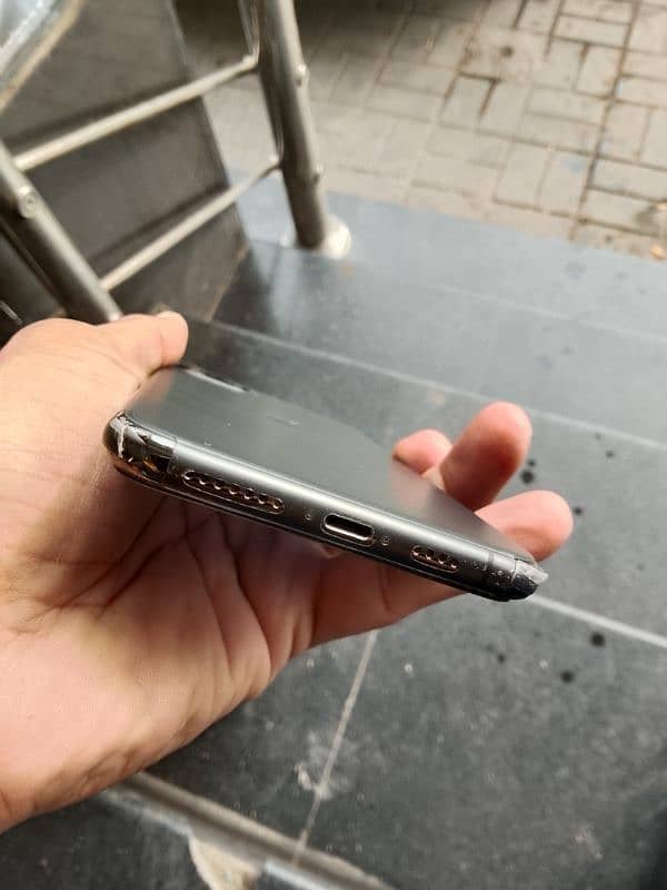 iphone 11 pro max 2