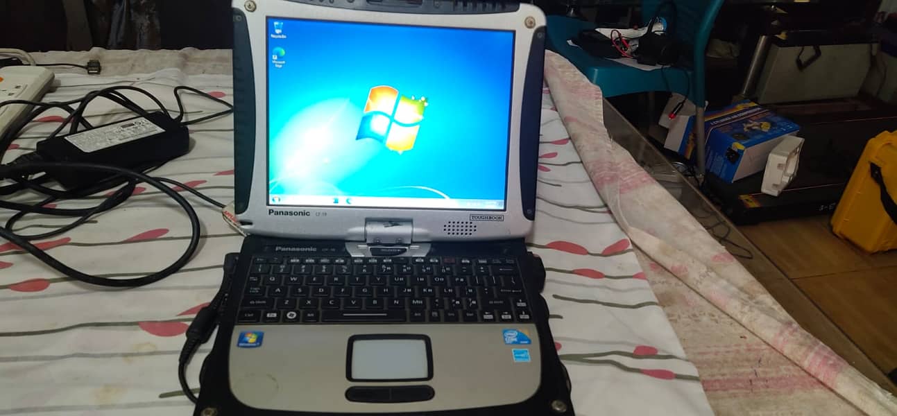 Panasonic Toughbook / CF-18 AND CF-19 / Laptop 6