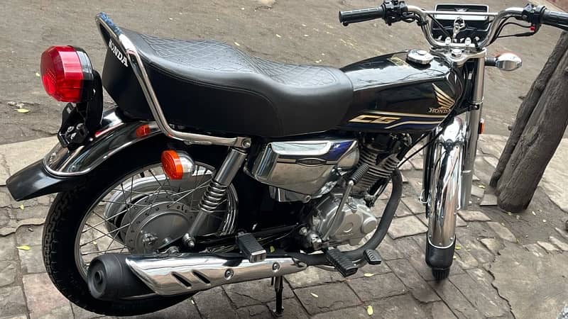 Honda 125 SE black 2024 0