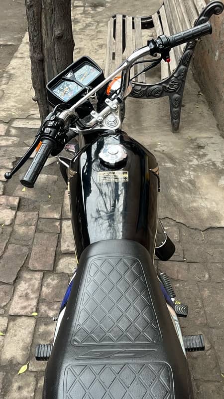 Honda 125 SE black 2024 3