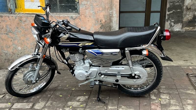 Honda 125 SE black 2024 5