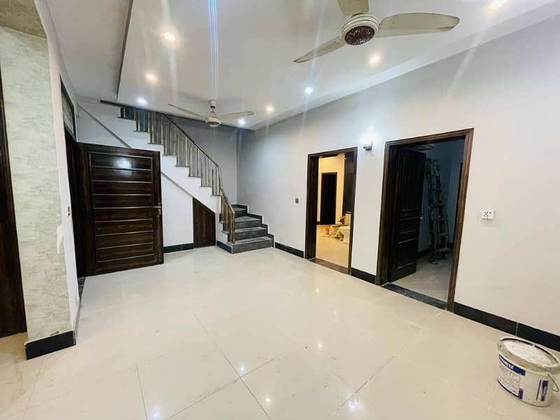 1 Kanal Triple Storey House Available On Rent For Silent office or Residence 2